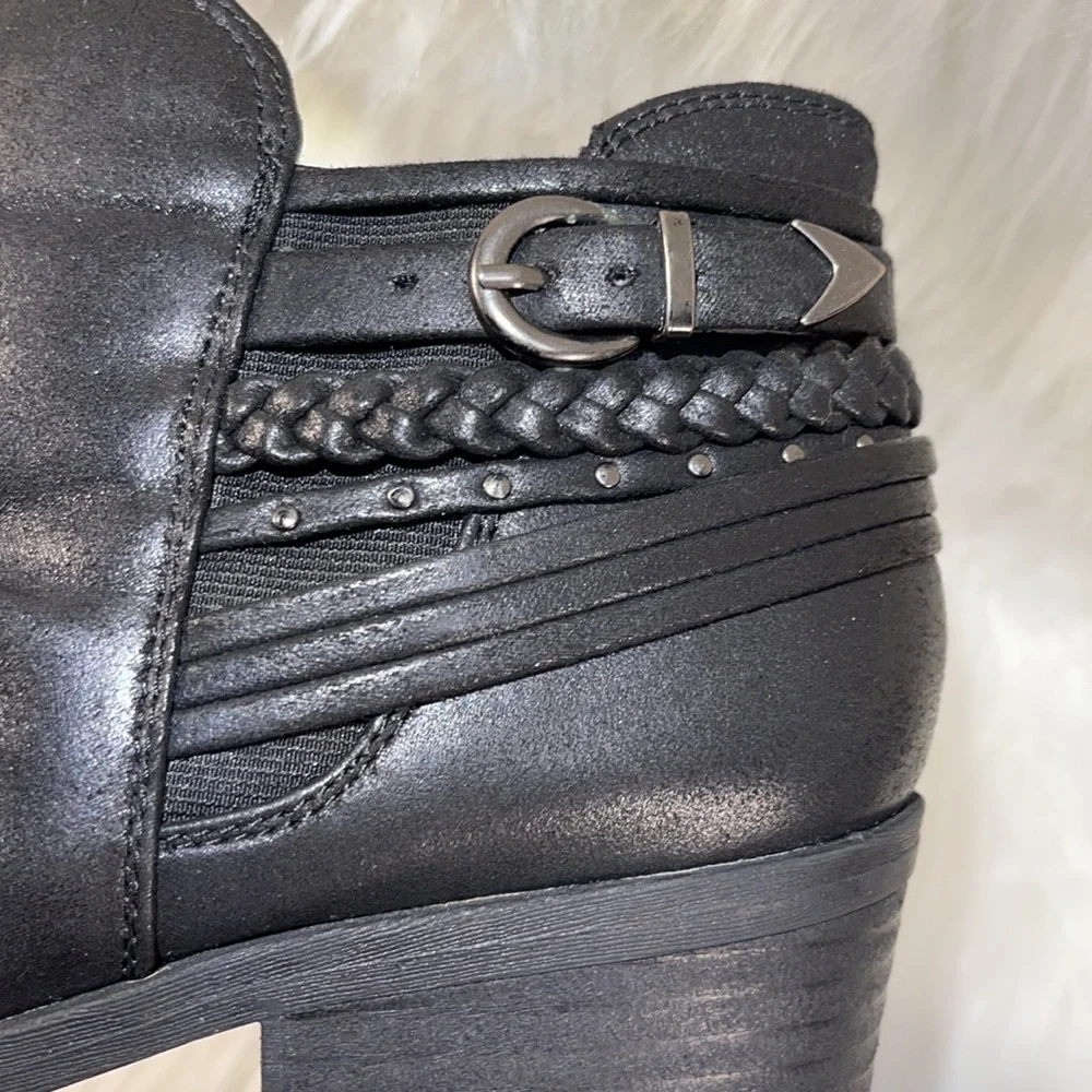 BareTraps Guenna Black Ankle Boots w/ Chain and Straps Detail - Picture 7 of 14